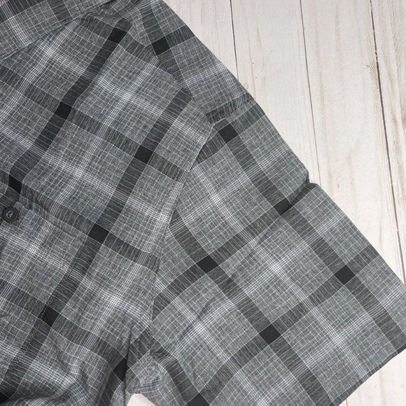 Men's Haggar Weekender Classic-Fit Button-Down - Picture 3 of 3